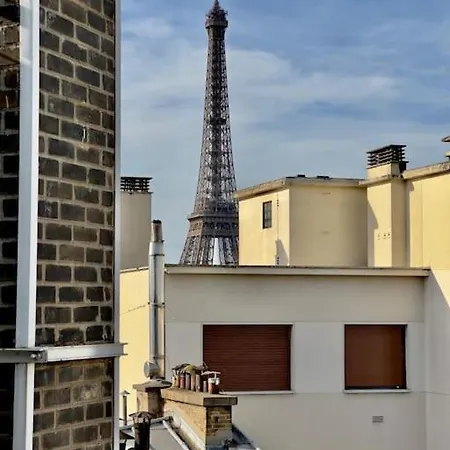 Terrasse Champs De Mars Tour Eiffel * Paris